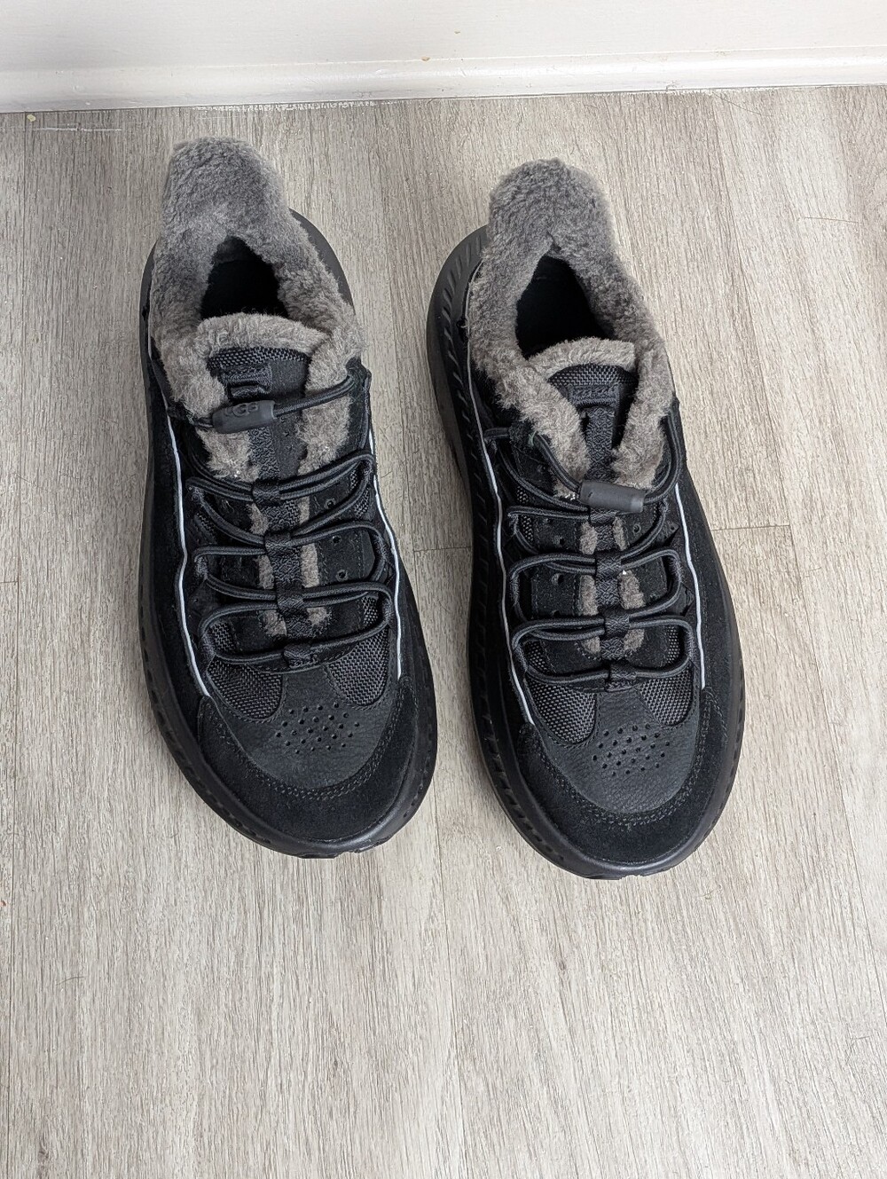 UGG CA805 V2 Heritage Sneakers Men's Size 8.5 Black Suede Faux Fur Lined